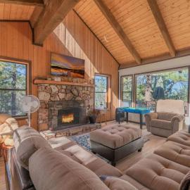 The Abba's Nest with Hot Tub BBQ and Large Backyard!