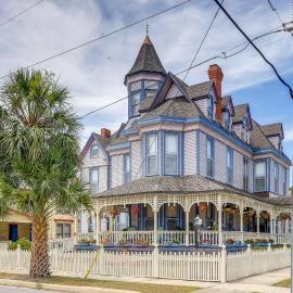 'Grand Gables' Home: 1 Block to St Johns River!, Hotel in Palatka