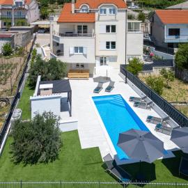 Amazing villa with breathtaking view & heated pool, viešbutis mieste Kučine