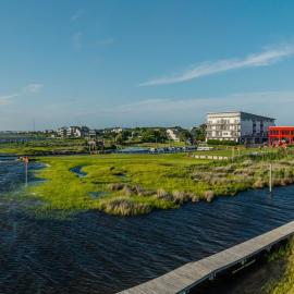 Frisco Pier - 2-Bedroom, 2-Bathroom Suite at REAL Watersports, hotel en Waves