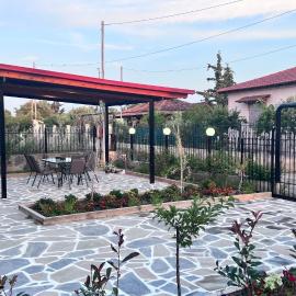 Beach Getaway, hotel in Nea Irakleia
