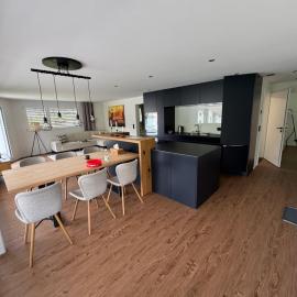 Abendrot- grosse moderne und stilvolle Ferienwohnung im Bergdorf Sörenberg, khách sạn ở Sörenberg