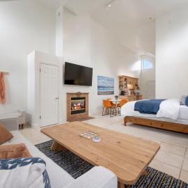Montara Penthouse Elevated Comfort Above Downtown Half Moon Bay