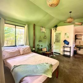 Cozy local style house only 1 min to the beach
