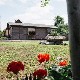 Goldingen Stone Retreat - Hot Tub and Nature, отель в Кулдиге