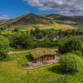 Finest Retreats - Cragdhu Log Cabin, hotel di Glenshee