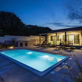 Villa Jolanda for 4 people near Rovinj with private pool, kids playground & large garden - only 850 m from beach