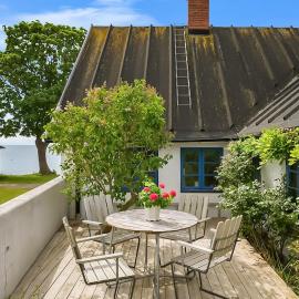 Beachfront escape with eclectic dog-lover charm, Hotel in Smygehamn