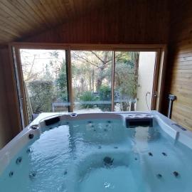 Guest house dans jardin exotique, quartier calme, jacuzzi, parking gratuit, hotel sa Morlaix