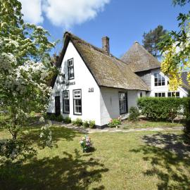 Luxuriously restored farmhouse with trendy interior close to sea and forest, hotel a Groet