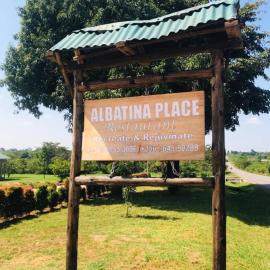Albatina Place, hotel in Nakasongola
