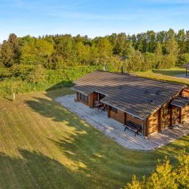 Well-Maintained Log House With Hot Tub, Sauna And Covered Terrace In Thy, hotel a Kollerup