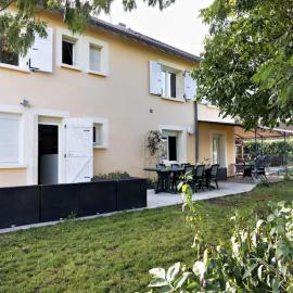 Maison familiale- 12 couchages - 6 chambres, piscine, très grand jardin