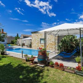 Holiday Home Pinezici-1 by Interhome, hotel in Marčana