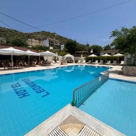Leonidas Apartments & Suites 2