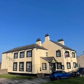 Room with Newly Renovated Private Bathroom above Village Pub Stag Inn Crosby Maryport, hotel in Maryport