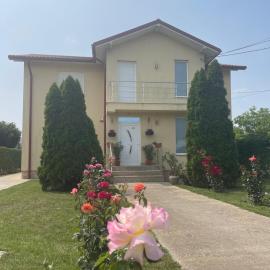 Apartament și garsonieră în vila Sara, hotel a Mangalia