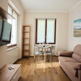 Appartamento Casa Francesca, хотел в Мергоцо
