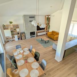 Yellow House, ξενοδοχείο σε Comarnic