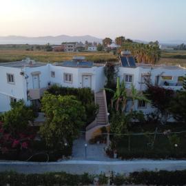 Zikas apartments, hotel i Marmari