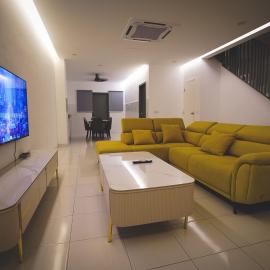HM Residence 11pax Setia City Convention
