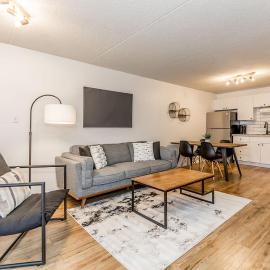 The Landing Pad - Condo in Collingwood, Hotel in Collingwood