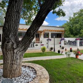 Viesnīca Kadena Guesthouse pilsētā Tepelenë