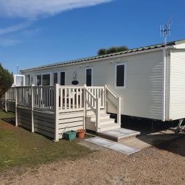 3 bed family static caravan, hotel in Selsey