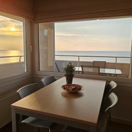 Salty Breeze Supreme Beachfront Apartment-Supreme Stay with free Parking, hotel em Perea