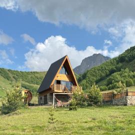 Heart of Mountains Escape, hotel a Sioni