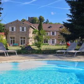 Le Clos Ayanna, מלון בCrémieu