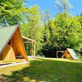 Glamping - domačija Lamperček – hotel w mieście Velenje