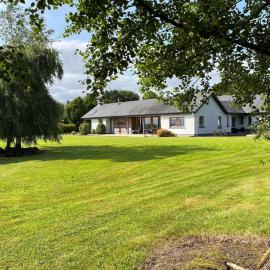 Ballycorrigan Lodge Luxury house for up to 12 guests, hotel u gradu Ballina