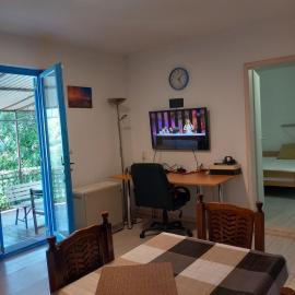Apartman Dadi、イガロのホテル