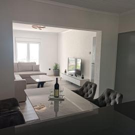 4-Person Seaview Apartment, hotel u Šušnju