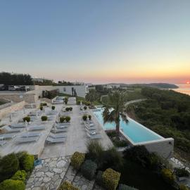 Cape of Rodon Sunset Duplex, hotel u gradu Shetaj