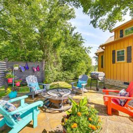 Secluded & Peaceful: 'Tree Top Cabin' w/ Loft, hotel in Hot Springs