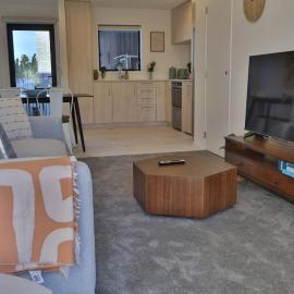 Cosy 2BR House in Awaroa Road, hotel din Auckland