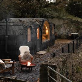 Luxury Eco Cabin with Sea Views, hotel u gradu Amlwch