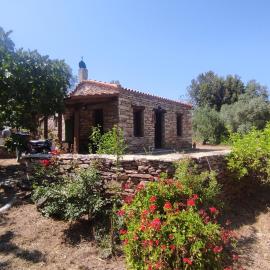 Agios Ioannis Solar Cottage - Eco-friendly, Solar Powered, hotel a Raches