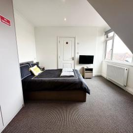Stylish Modern, Private Apartment,15 Mins To Central London, hotel sa Hendon