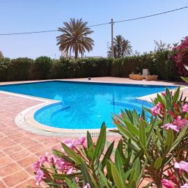 appartement avec piscine, hotel u gradu Humt Suk