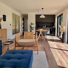 Heron - Luxurious Off-Grid Eco Cabin with River views, hotel in Market Drayton