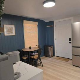 Whole house in Walker's Point + Parking + A/C