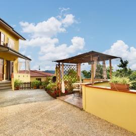 3 Bedroom Cozy Home In Camaiore, hotel in Camaiore