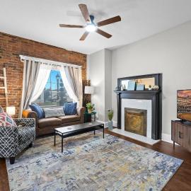 Stylish Home in Historic District Near Riverwalk, hotel i Jeffersonville