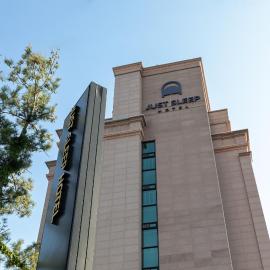 Just Sleep Hotel Suite Cheonan Station, hotell i Cheonan