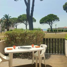 Studio en rdc avec terrasse fleurie et accès espace aquatique - FR-1-195-119, Hotel in Le Barcarès