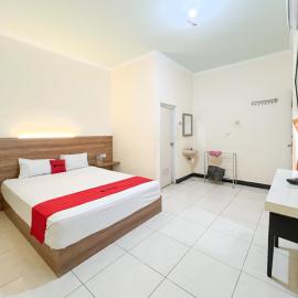 RedDoorz at Hotel Mutiara Ponorogo, hotel v destinácii Madiun