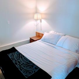 Gordie's Inn & Suites, hotel u gradu 'Alert Bay'